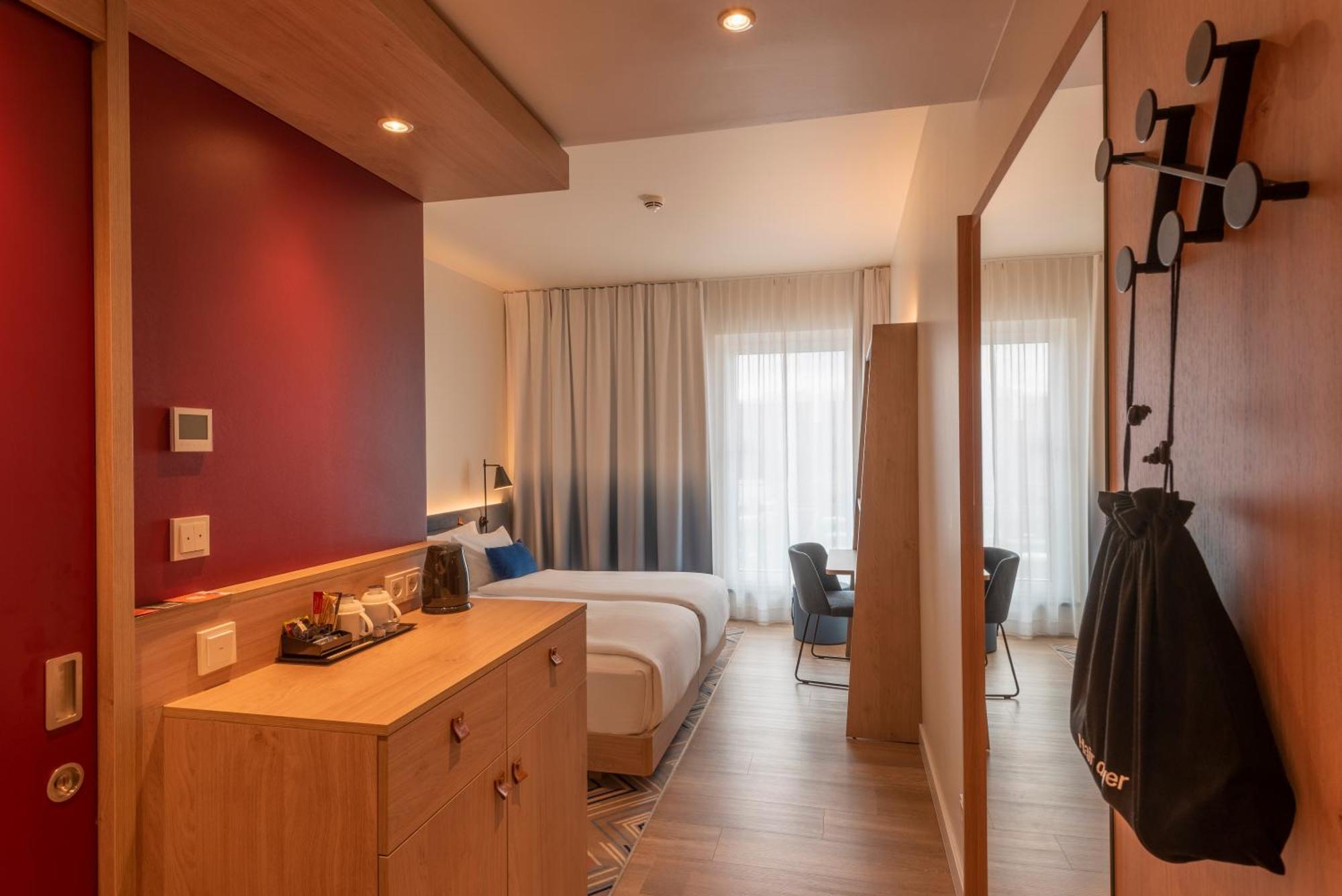 Hotel Hampton By Hilton North 3*