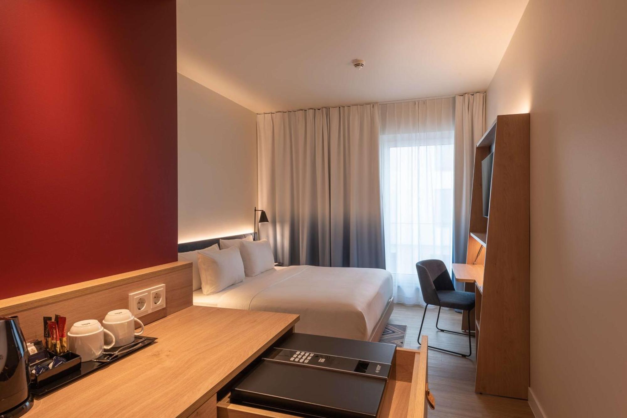 Hampton By Hilton North 3* München