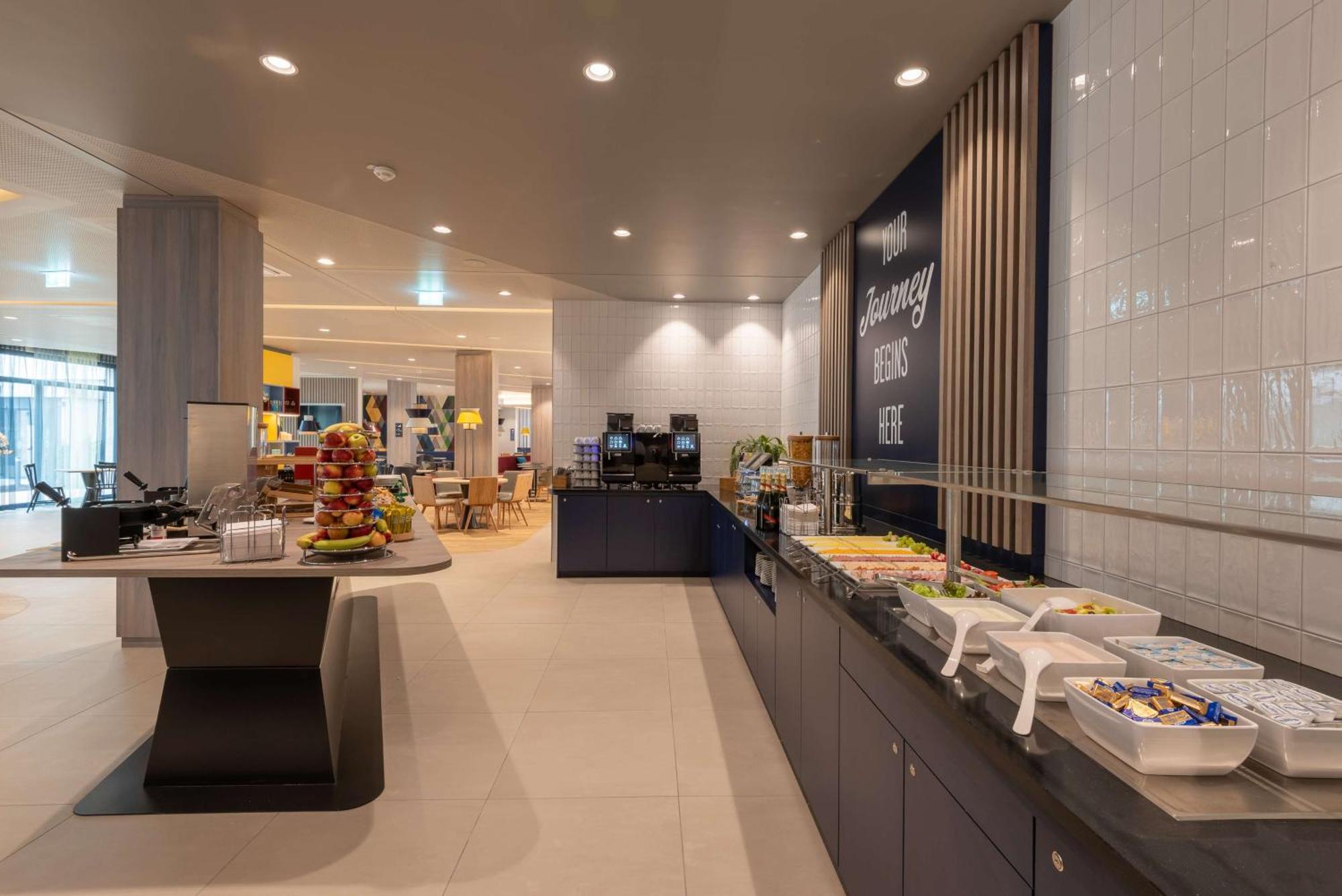 Hotel Hampton By Hilton North 3*