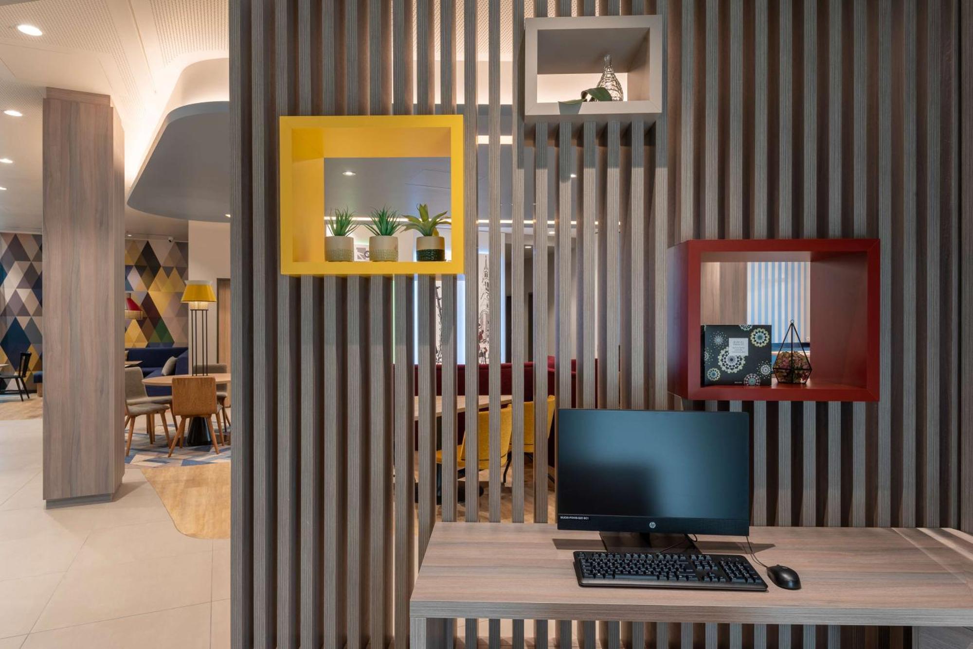 Hampton By Hilton North Hotel